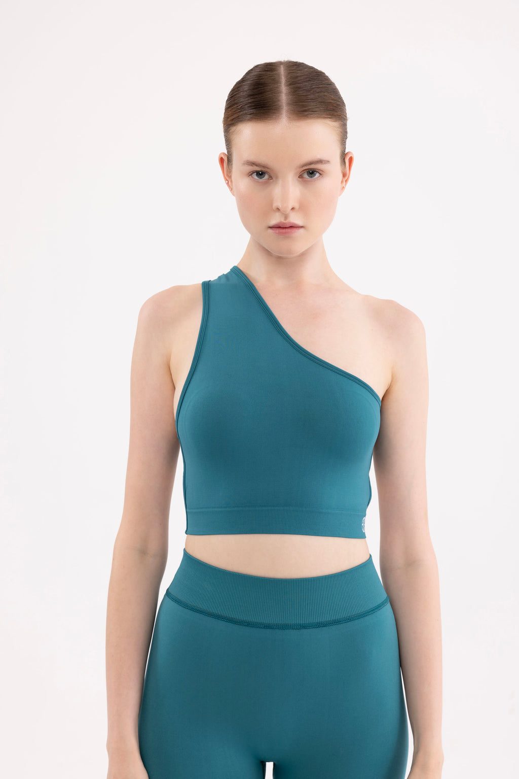 Arkası asimetrik tek omuz croptop