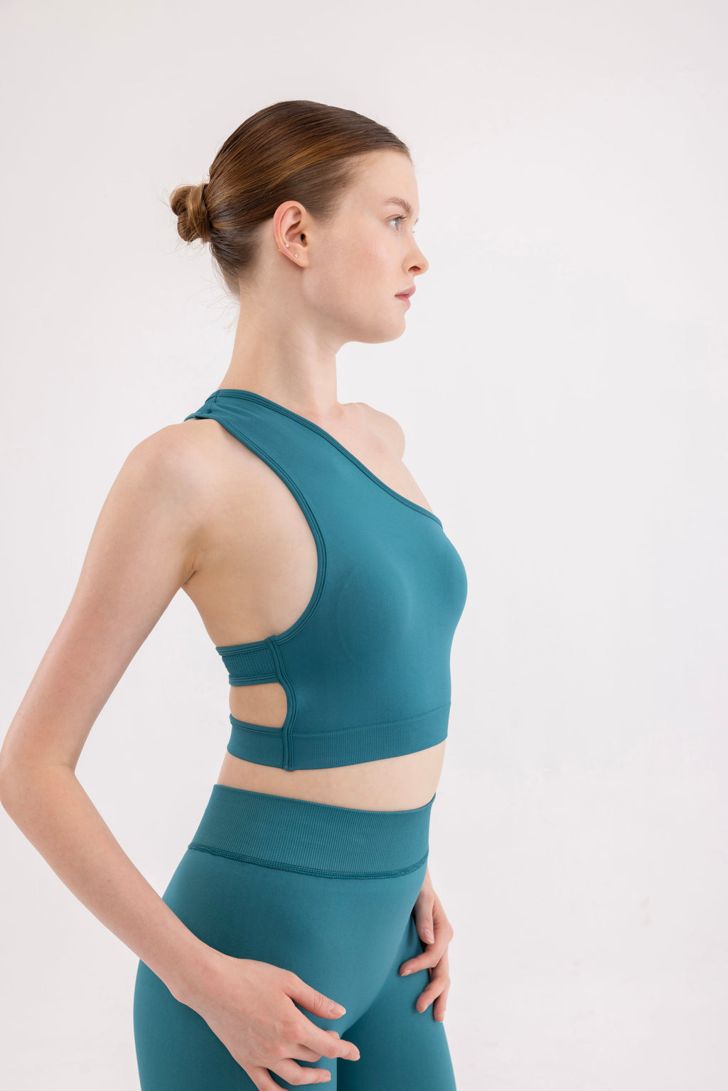 Arkası asimetrik tek omuz croptop