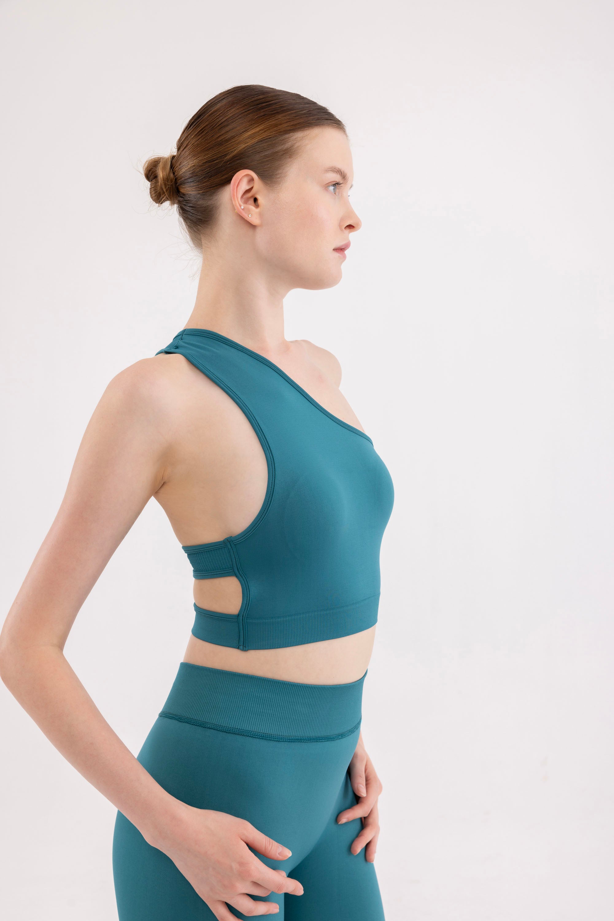 Arkası asimetrik tek omuz croptop
