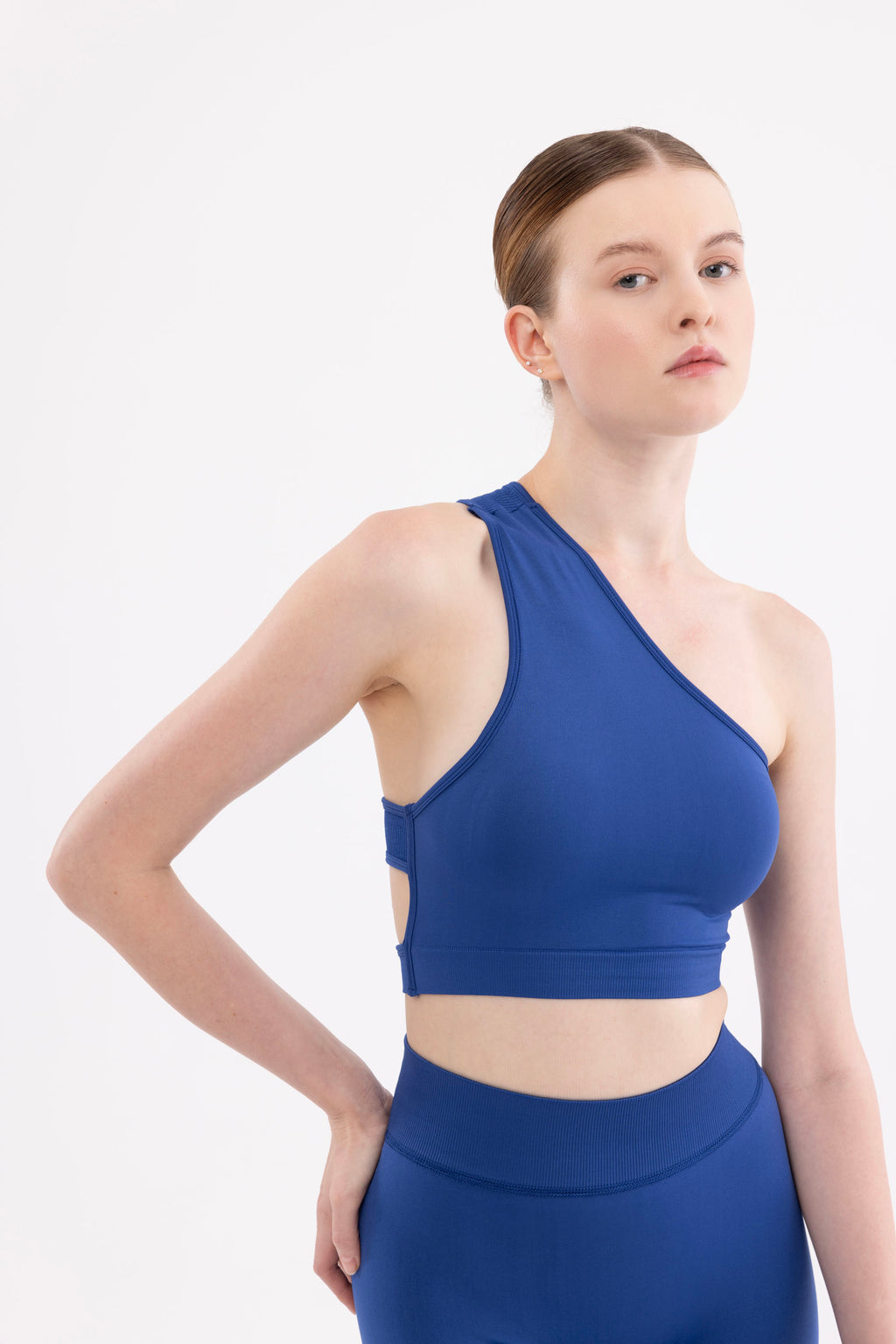 Arkası asimetrik tek omuz croptop