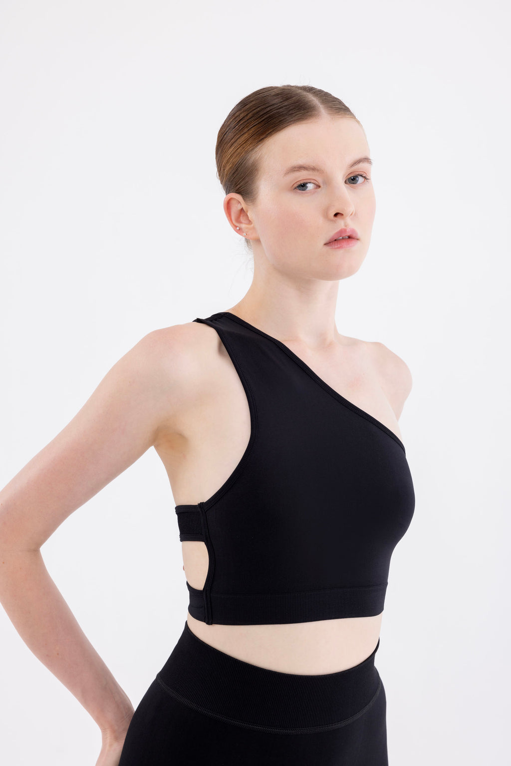 Arkası asimetrik tek omuz croptop